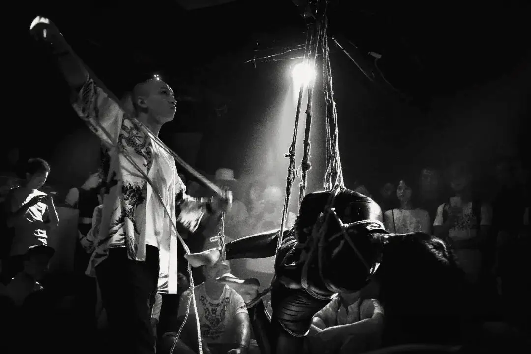 恋足癖揭秘：如何正确理解与探索这一独特的性爱倾向 一